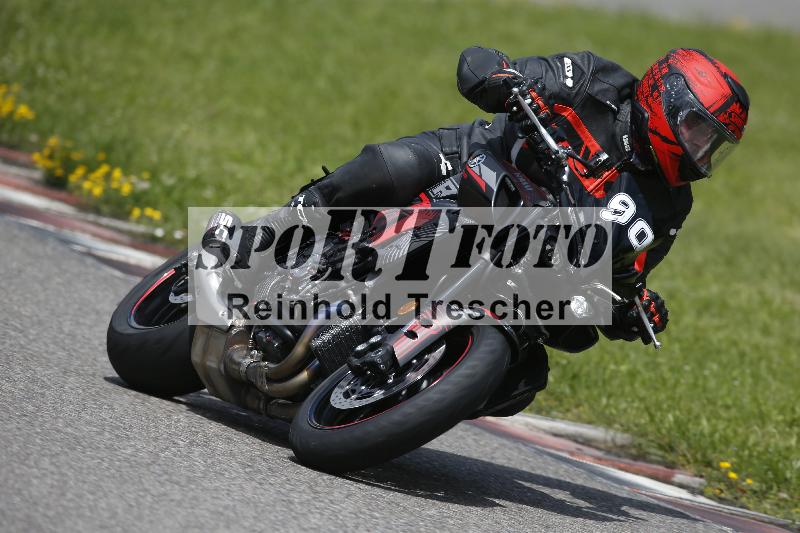 /Archiv-2024/29 12.06.2024 MOTO.CH Track Day ADR/Gruppe blau/90